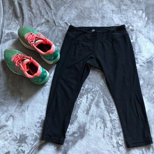 Capri Snakeskin Pattern Leggings